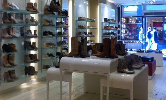 Maak een naam Tegenslag voorraad Schoenenwinkel Boots Shoes Kalverstraat in Amsterdam - Schoenenwinkelgids  schoenenwinkelsoverzicht.nl